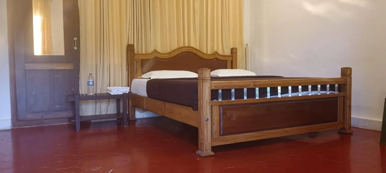 Whispering Pinewoods Hotel Pirmed 0*,  India