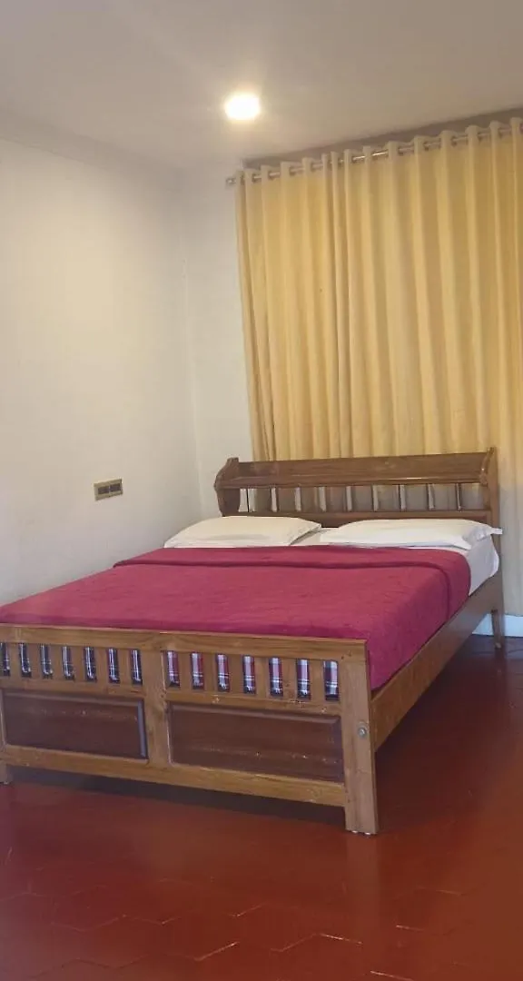 Whispering Pinewoods Hotel Pirmed Inn