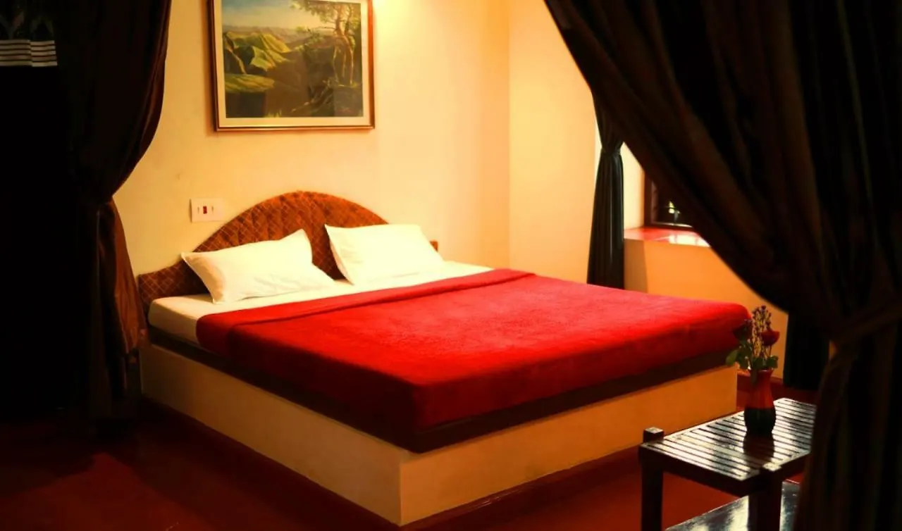 Whispering Pinewoods Hotel Pirmed 0*,  India